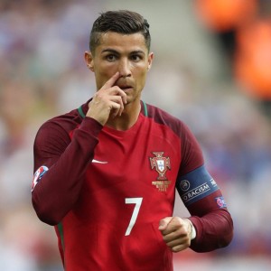 kaiyun中国-破纪录之夜与带队胜利，关键节点上的体育精神闪光，破纪录之夜扛起球队，他用体育精神点亮关键胜利