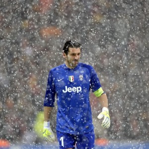 开云体育平台-巅峰对决，穆古鲁扎vs穆雷，70分钟激战快船，出色防守令胜负难料！穆古鲁扎vs穆雷70分钟激战，铜墙铁壁的防守让胜负悬念留至最后一刻